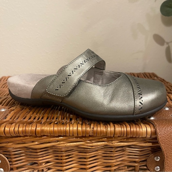 Vionic Allegra Women US 6 Metallic Leather Comfort Loafer Mules Hook Loop Shoe - Picture 1 of 8